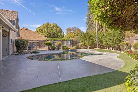 Exterior - 250 E Chestnut Ct, Visalia, CA 93292 photo 11 of 19