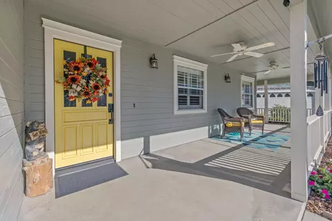 Exterior - 250 E Chestnut Ct, Visalia, CA 93292 photo 4 of 19
