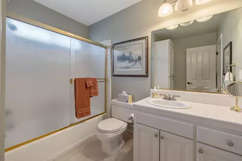 Bath - 250 E Chestnut Ct, Visalia, CA 93292 photo 7 of 8