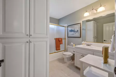 Bath - 250 E Chestnut Ct, Visalia, CA 93292 photo 6 of 8