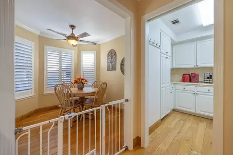Entry Way - 250 E Chestnut Ct, Visalia, CA 93292 photo 3 of 8