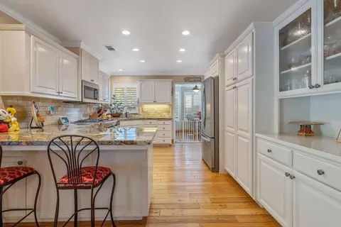 Kitchen - 250 E Chestnut Ct, Visalia, CA 93292 photo 2 of 4