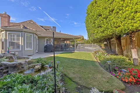 Exterior - 250 E Chestnut Ct, Visalia, CA 93292 photo 16 of 19