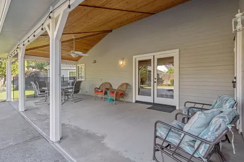 Exterior - 250 E Chestnut Ct, Visalia, CA 93292 photo 5 of 19