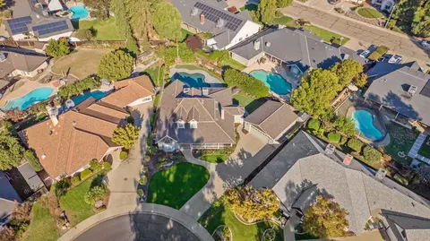 View/Area - 250 E Chestnut Ct, Visalia, CA 93292 photo 3 of 3