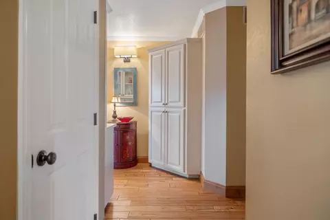 Entry Way - 250 E Chestnut Ct, Visalia, CA 93292 photo 4 of 8