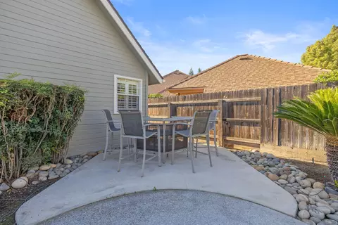 Exterior - 250 E Chestnut Ct, Visalia, CA 93292 photo 13 of 19