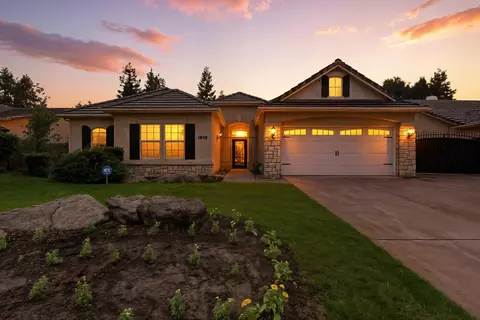1915 N Peppertree St, Visalia, CA 93291