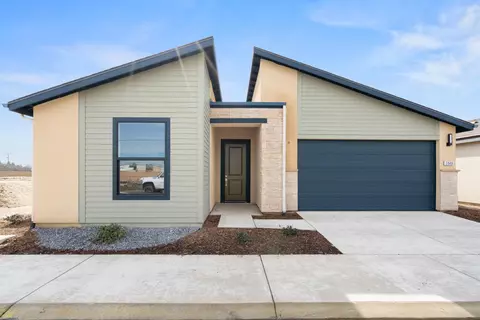 1049 Madrid Ave N, Tulare, CA 93274
