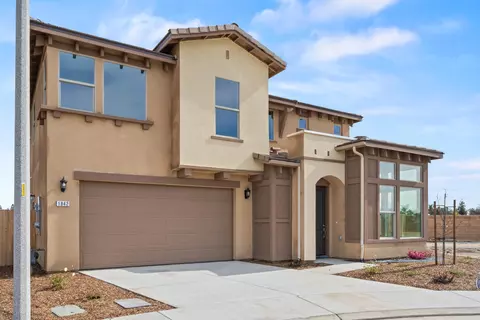 1842 Berlin Ct W, Tulare, CA 93274