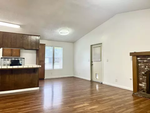 Living - 1441 E Sunnyview Ave, Visalia, CA 93292 photo 2 of 4