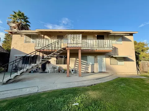 118 S Linwood St, Visalia, CA 93291
