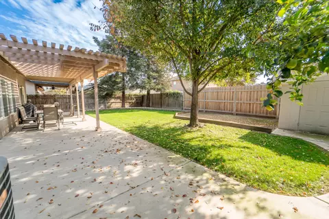 Exterior - 1961 Stagecoach Pl, Tulare, CA 93274 photo 11 of 11