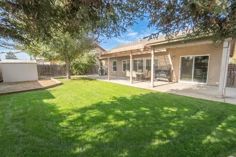 Exterior - 1961 Stagecoach Pl, Tulare, CA 93274 photo 7 of 11