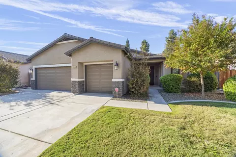 3039 SE Sunnyside Ct, Visalia, CA 93292