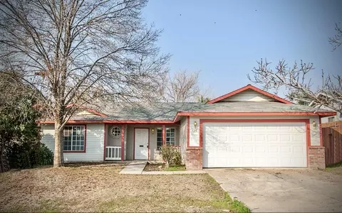 125 N Martin St, Porterville, CA 93257