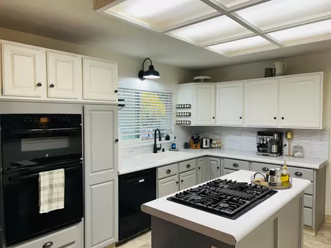 3722 W Paradise Ave, Visalia, CA 93277