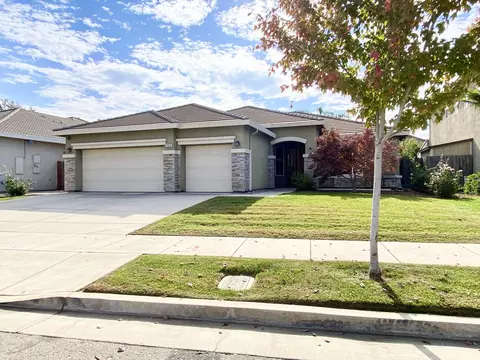 2943 W Harold Ct, Visalia, CA 93291