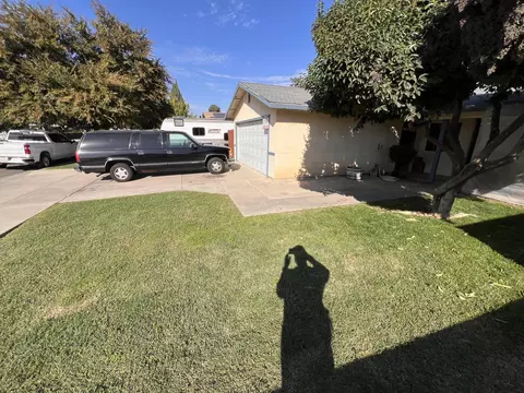752 S T St S, Tulare, CA 93274