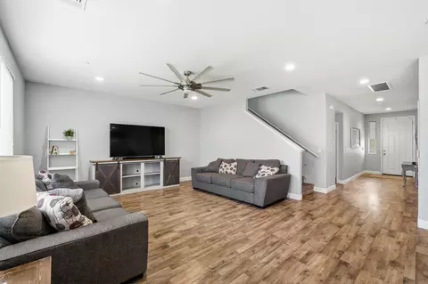 1056 Pebble Dr, Lemoore, CA 93245 photo 9