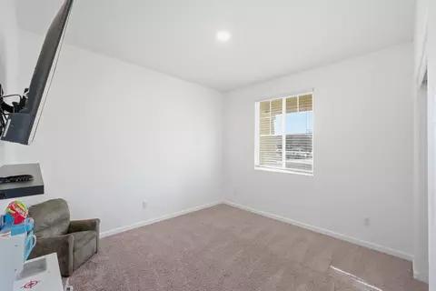 1056 Pebble Dr, Lemoore, CA 93245 photo 7