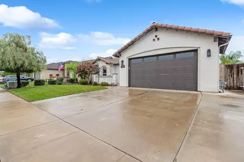 Exterior - 2007 E Walnut Ave, Tulare, CA 93274 photo 3 of 11