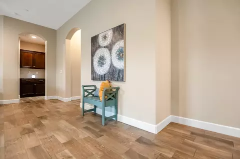 Entry Way - 2007 E Walnut Ave, Tulare, CA 93274 photo 5 of 7