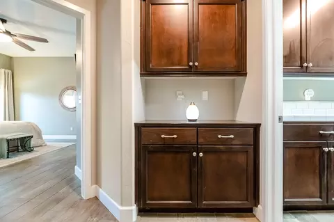 Entry Way - 2007 E Walnut Ave, Tulare, CA 93274 photo 6 of 7