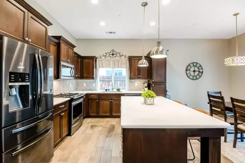 Kitchen - 2007 E Walnut Ave, Tulare, CA 93274 photo 4 of 9