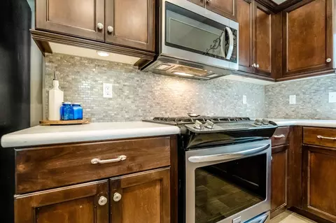 Kitchen - 2007 E Walnut Ave, Tulare, CA 93274 photo 6 of 9