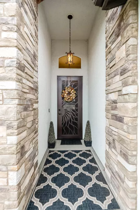 Entry Way - 2007 E Walnut Ave, Tulare, CA 93274 photo 1 of 7
