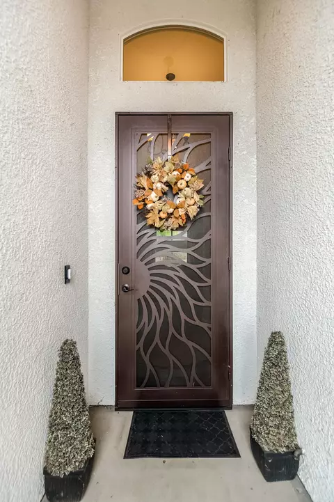 Entry Way - 2007 E Walnut Ave, Tulare, CA 93274 photo 2 of 7