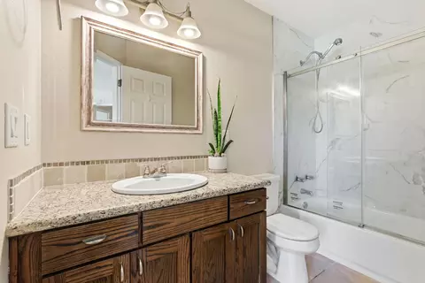 Bath - 1315 E Vine Ct, Visalia, CA 93292 photo 2 of 2