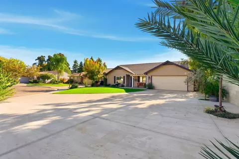 Exterior - 1315 E Vine Ct, Visalia, CA 93292 photo 3 of 8