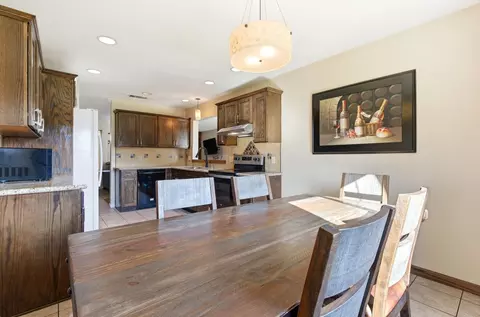 Dining - 1315 E Vine Ct, Visalia, CA 93292 photo 2 of 2