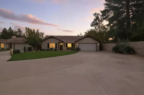 Exterior - 1315 E Vine Ct, Visalia, CA 93292 photo 4 of 8