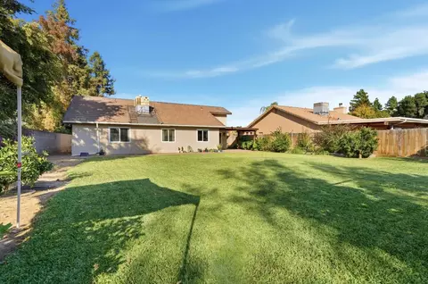 Exterior - 1315 E Vine Ct, Visalia, CA 93292 photo 7 of 8