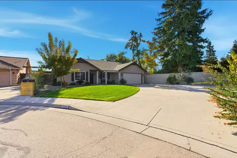 Exterior - 1315 E Vine Ct, Visalia, CA 93292 photo 2 of 8