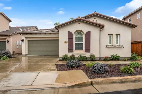 1426 N Siena St, Visalia, CA 93291