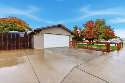 1438 Indianapolis Ave, Clovis, CA 93611 photo 2