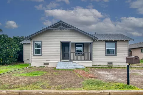 372 N Smith Ave, Dinuba, CA 93618