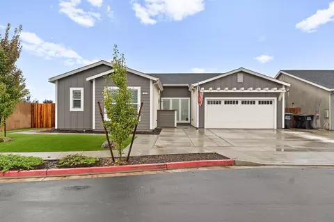 443 E Tyler Ct, Visalia, CA 93291