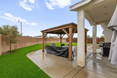 443 E Tyler Ct, Visalia, CA 93291 photo 36