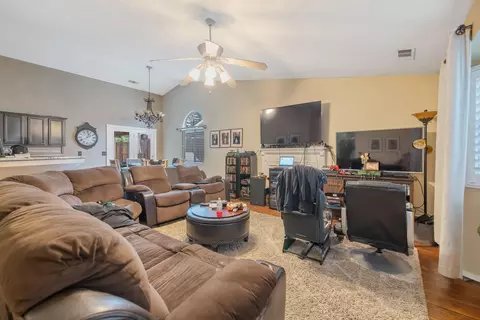 4038 E Sue Ave, Visalia, CA 93292 photo 7