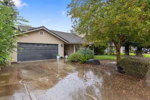 4038 E Sue Ave, Visalia, CA 93292 photo 2