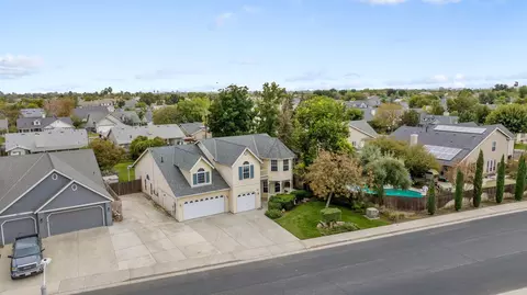 927 W Saffron St, Hanford, CA 93230