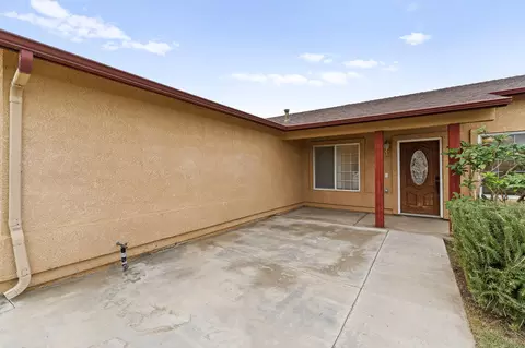 202 E Robin Ave, Visalia, CA 93291 photo 4