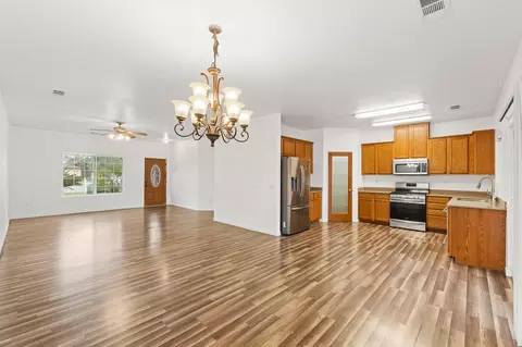 202 E Robin Ave, Visalia, CA 93291 photo 11