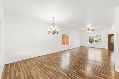 202 E Robin Ave, Visalia, CA 93291 photo 10