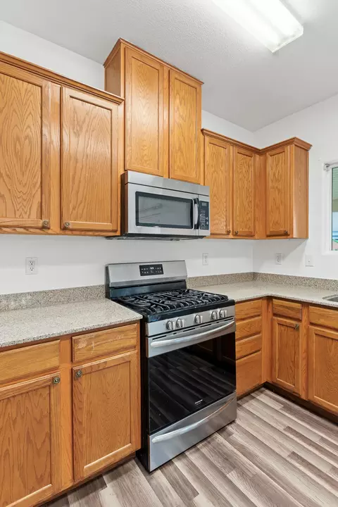 202 E Robin Ave, Visalia, CA 93291 photo 17